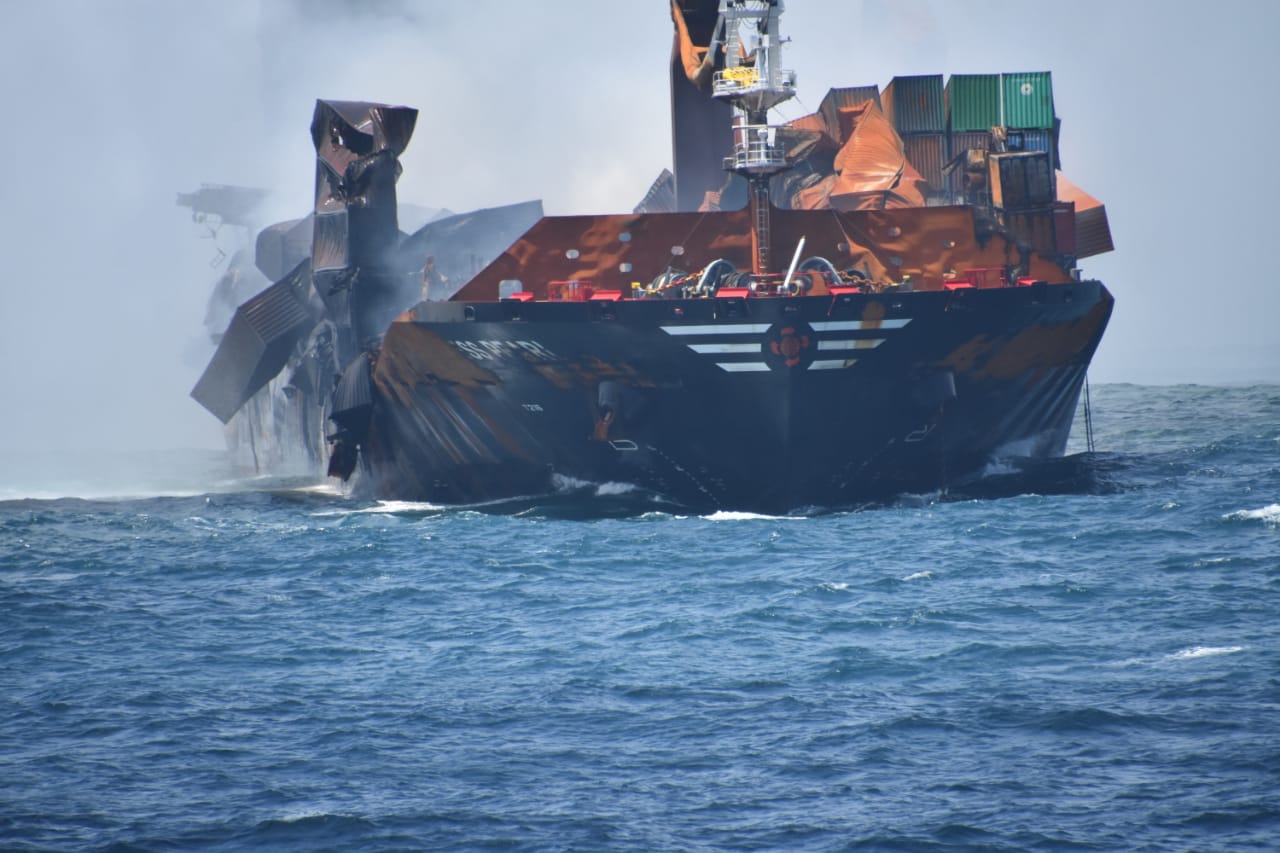 Fire on X-Press Pearl: Vessel’s hull remains structurally intact – SLPA ...